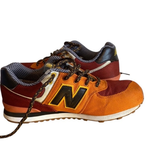 New Balance Orange Red Sneakers with Dynamic Design - Picture 3 of 8